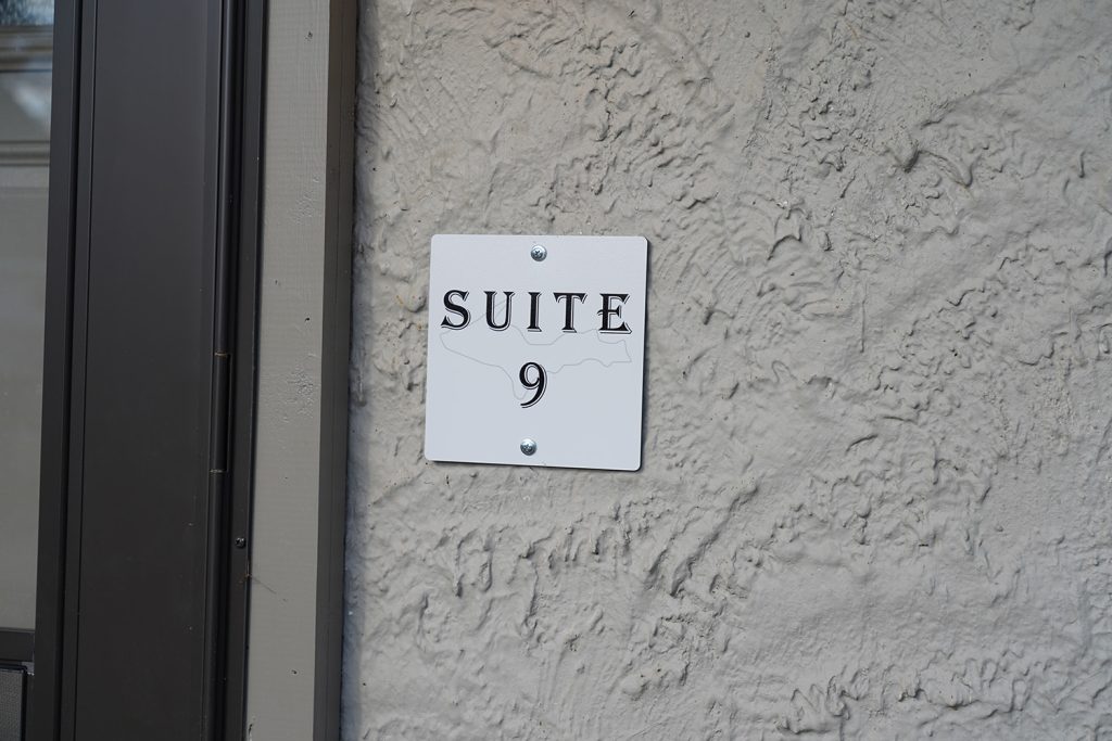 suite9-sign